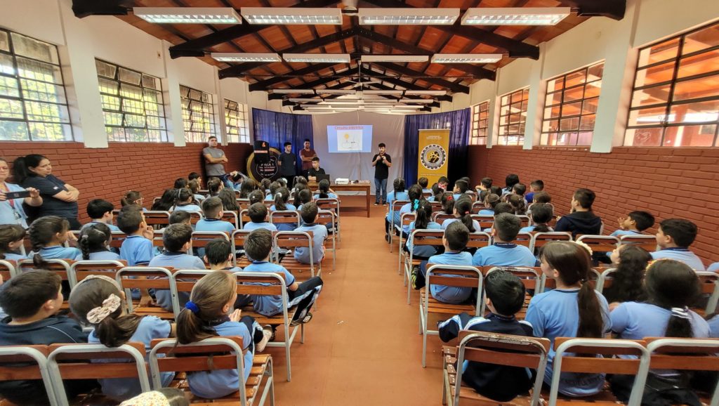 Estudiantes de la UPE promueven la seguridad eléctrica en la Escuela Área 1