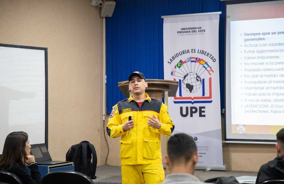 Capacitación en Primeros Auxilios: UPE y Cuerpo de Bomberos de CDE unen Fuerzas