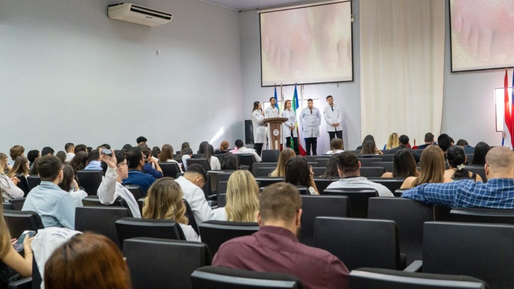 Medicina UPE: Estudiantes defienden casos clínicos en prueba de Patología Médica Quirúrgica
