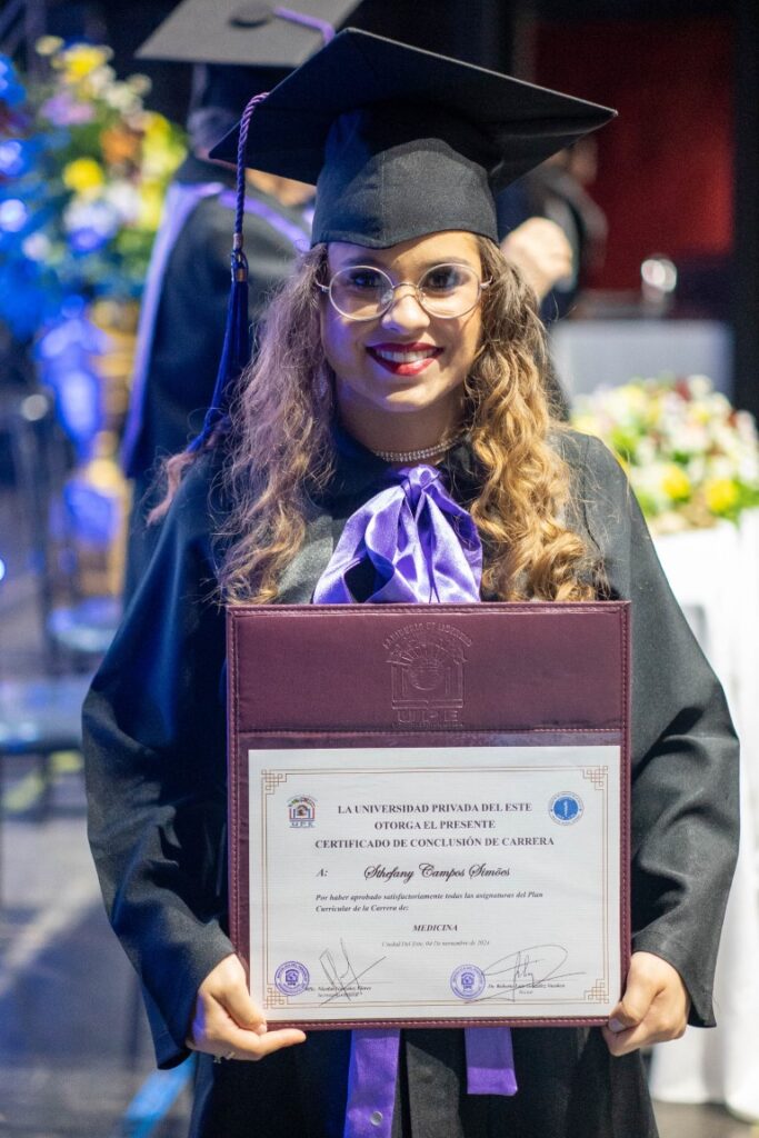 Ceremonia de Graduación de Medicina UPE: Un Paso Hacia el Futuro Profesional