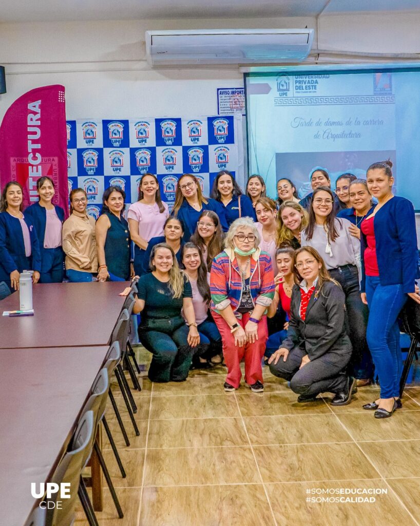 Tarde de Damas en la carrera de Arquitectura de la UPE CDE