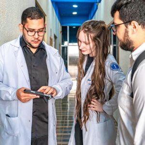 Exámenes Parciales: compromiso, vocación y excelencia académica en la UPE CDE