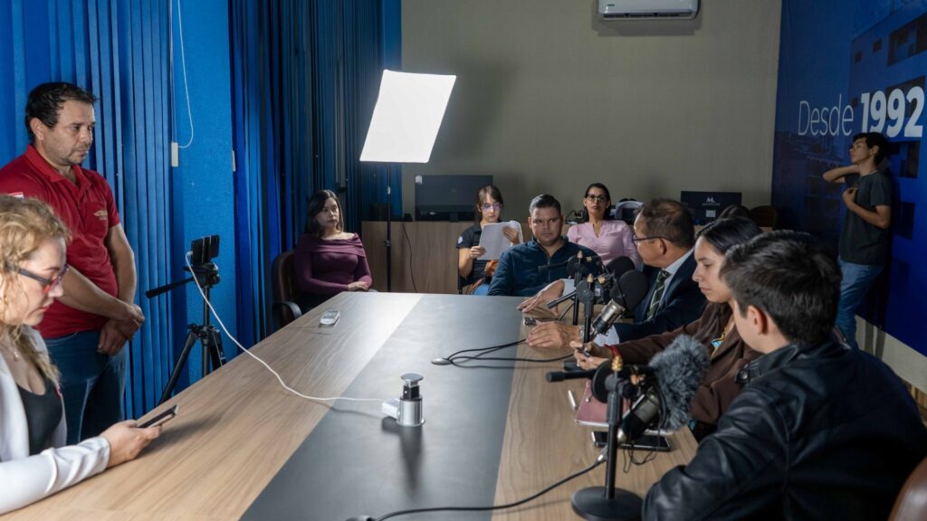 Oratoria: técnicas discursivas en práctica académica en Radio UPE CDE