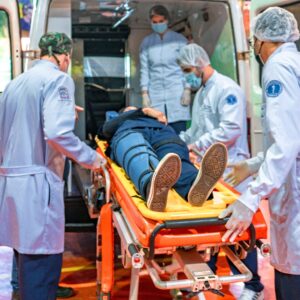 Simulación de Primeros Auxilios: formación médica colaborativa con Bomberos y el Centro Regulador