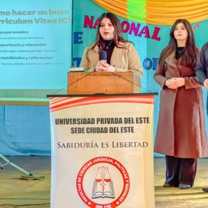Formación Jurídica con Compromiso Social: Estudiantes de Derecho de la UPE CDE abordan los Derechos Laborales Fundamentales con jóvenes del nivel medio