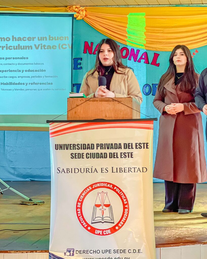 Formación Jurídica con Compromiso Social: Estudiantes de Derecho de la UPE CDE abordan los Derechos Laborales Fundamentales con jóvenes del nivel medio