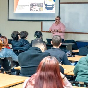 Charla Técnica sobre Encofrados Alsina: Innovación y Tecnología para la Construcción en la UPE CDE