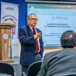 Claustro docente de Derecho impulsa estrategias para la excelencia académica en Ciencias Jurídicas