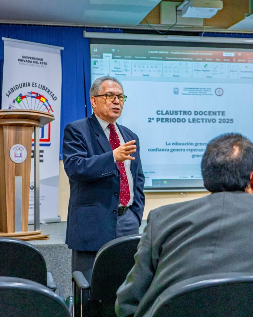Claustro docente de Derecho impulsa estrategias para la excelencia académica en Ciencias Jurídicas