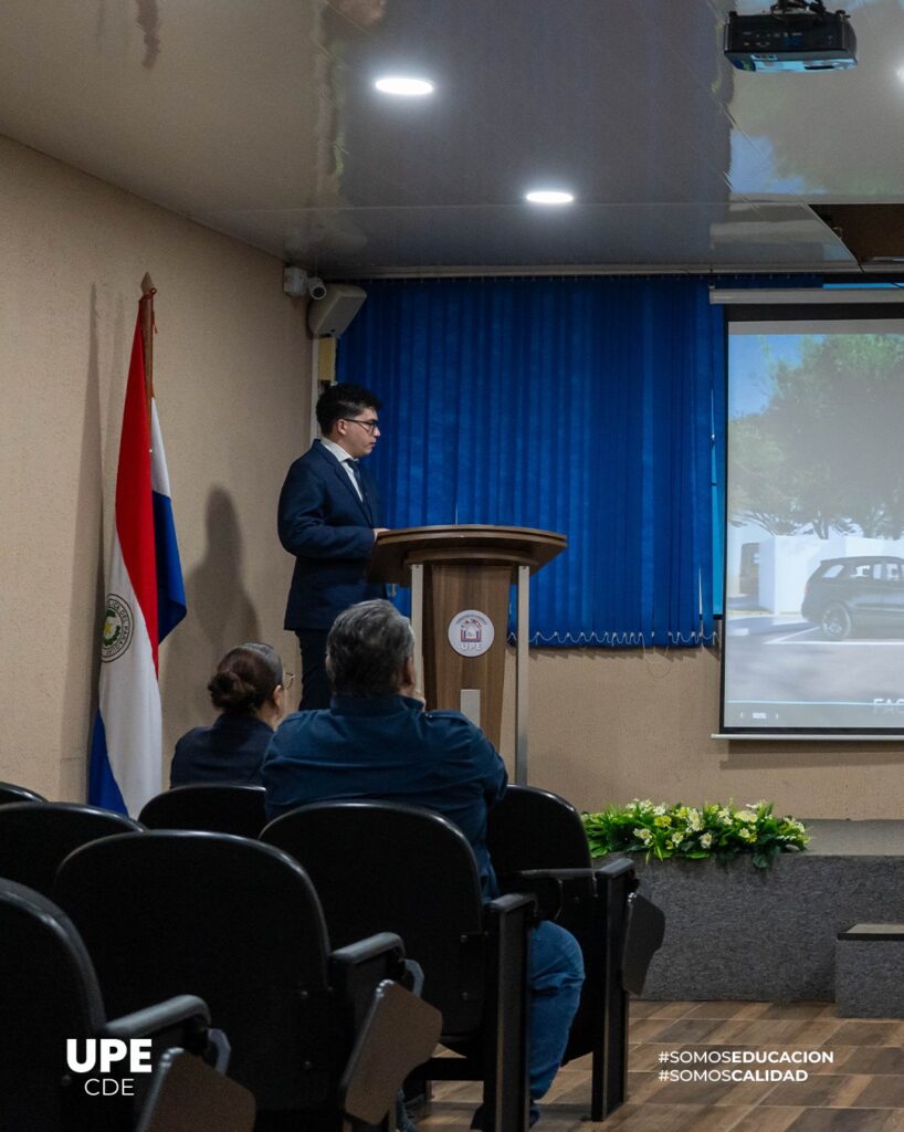 Defensa de Trabajo Final de Grado en Arquitectura en la UPE CDE